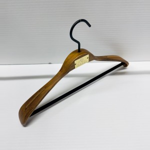 B 205B                      44CM 44,3.5 - WOODEN HANGERS JACKET HANGERS  $i