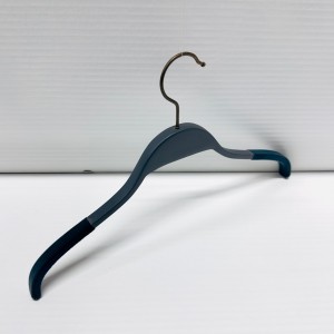 B 304                      40CM 40.1,4 - WOODEN HANGERS SHIRT-BLOUSE HANGERS  $i