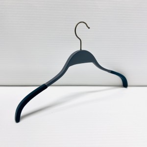 WOODEN HANGERS SHIRT-BLOUSE HANGERS B 304                      40CM 40.1,4