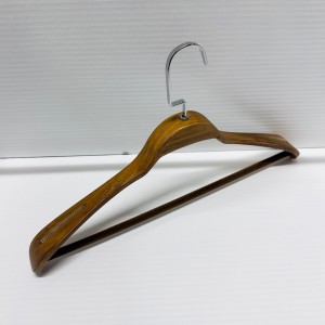 E 106B                    48CM 48.4,5 - WOODEN HANGERS JACKET HANGERS  $i