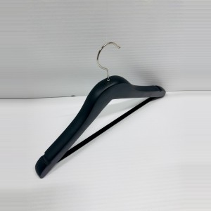 NA 4430B              44CM  - WOODEN HANGERS JACKET HANGERS  $i