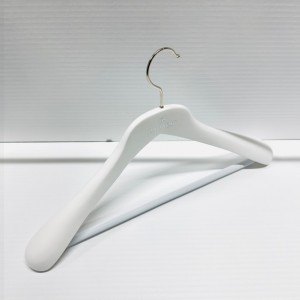 NA 4555B               45CM  45,5.5 - WOODEN HANGERS JACKET HANGERS  $i