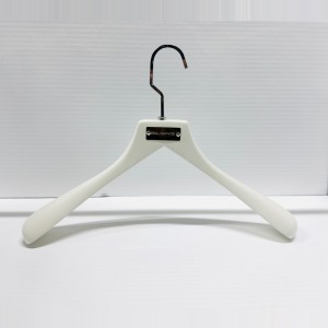 NA/K 4255              42CM 42,5.5 - WOODEN HANGERS JACKET HANGERS  $i