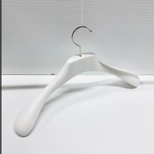 NA/T2 4565           45CM 45,6.5 - WOODEN HANGERS JACKET HANGERS  $i