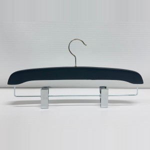 P 600M               BLACK 40,1.4 - WOODEN HANGERS TROUSERS-SKIRT HANGERS  $i